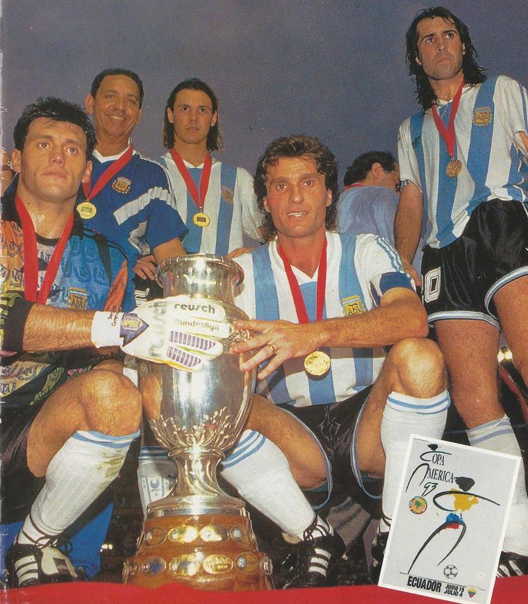 Goyco y Ruggeri, con la Copa América ganada en 1991. Foto: Captura