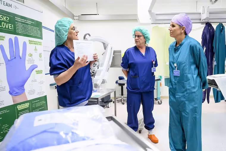 Máxima Zorreguieta sorprendió con un look con cofia y ambo. Máxima Zorreguieta sorprendió con un look con cofia y ambo.