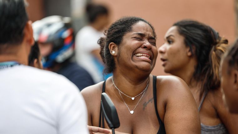 Hoy, la ciudad de Río de Janeiro intenta volver a empezar tras una jornada teñida de sangre.
