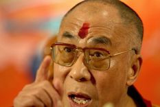 El Dalai Lama, al igual que Leon XIV, pidió por la paz en el mundo. Foto: Efe