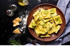Cómo preparar raviolis de ricotta y espinacas desde cero Foto: Shutterstock