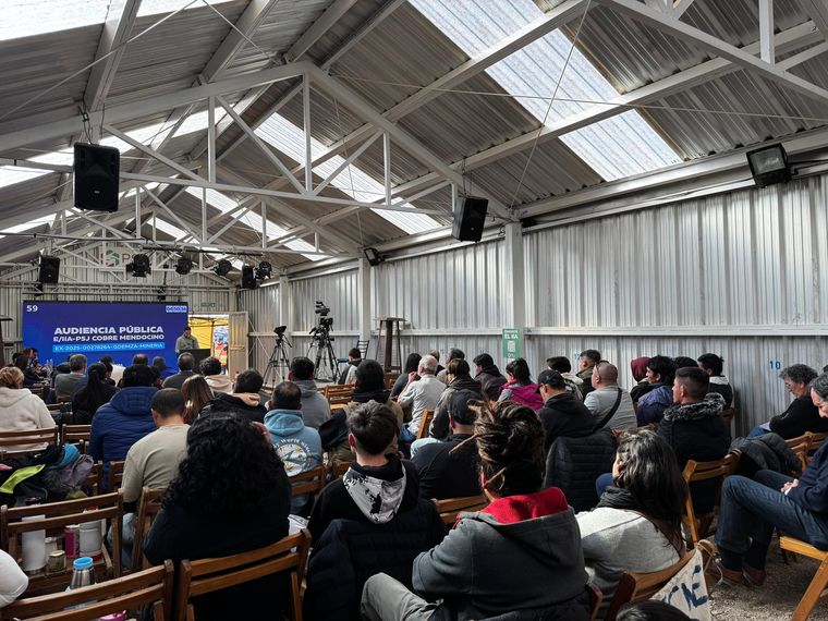 Este jueves finaliza la etapa presencia de la audiencia pública en la que discute el desarrollo de la minería en este proyecto. Este jueves finaliza la etapa presencia de la audiencia pública en la que discute el desarrollo de la minería en este proyecto.
