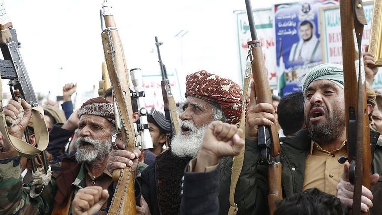 Los hutíes que gobiernan parte de Yemen han cumplido sus amenazas y se han atacado a Israel en solidaridad con Irán.