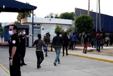 Algunos de los migrantes que entraron hoy a Melilla. Foto: LaVanguardia.