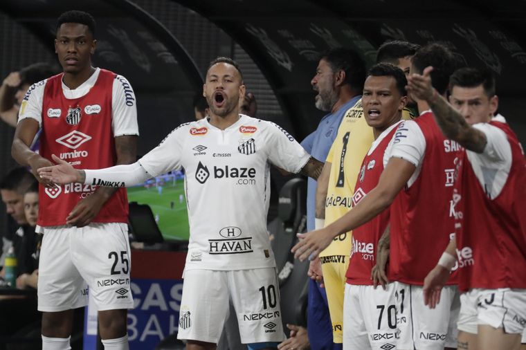 Neymar no disputó ni un minuto en la eliminación del Santos ante el Corinthians. Foto: EFE