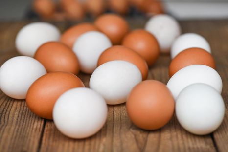 El color de los huevos depende de la raza de la gallina y no de su valor nutricional. Foto: Shutterstcok El color de los huevos depende de la raza de la gallina y no de su valor nutricional. Foto: Shutterstcok