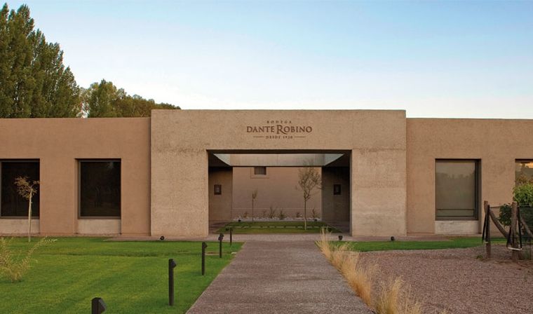 Dante Robino es una de las bodegas que entra en el plan de Mansa Bodega para aprovechar este día de la madre. Dante Robino es una de las bodegas que entra en el plan de Mansa Bodega para aprovechar este día de la madre.