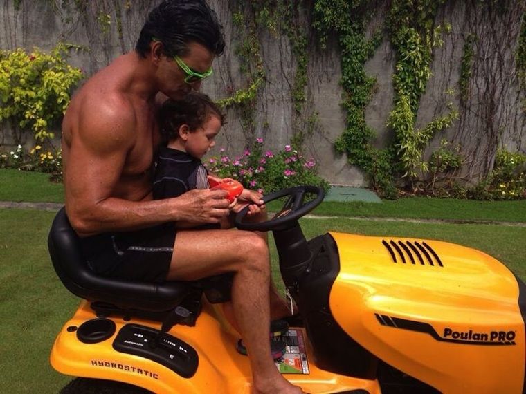Ricardo Arjona y su hijo Nicolás Foto: Archivo