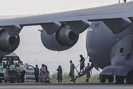 Foto: EPA. Aviones militares de carga C-17 han sido empleados para evacuar a personas de Afganistán.