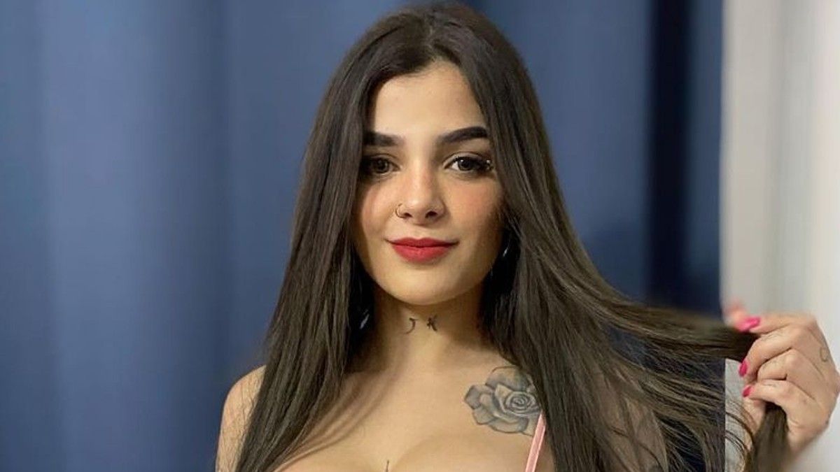 En una candente sesión de fotos, Karely Ruiz impacta con su belleza al
