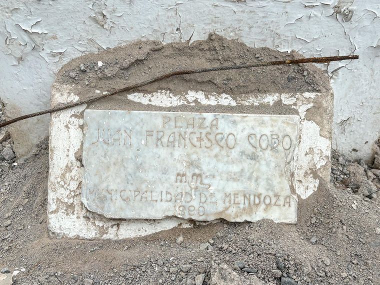 La plaza Cobo tuvo una remodelación en la década del 90. La plaza Cobo tuvo una remodelación en la década del 90.