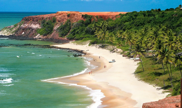 La playa con comodidades para disfrutar todo el día.&nbsp;