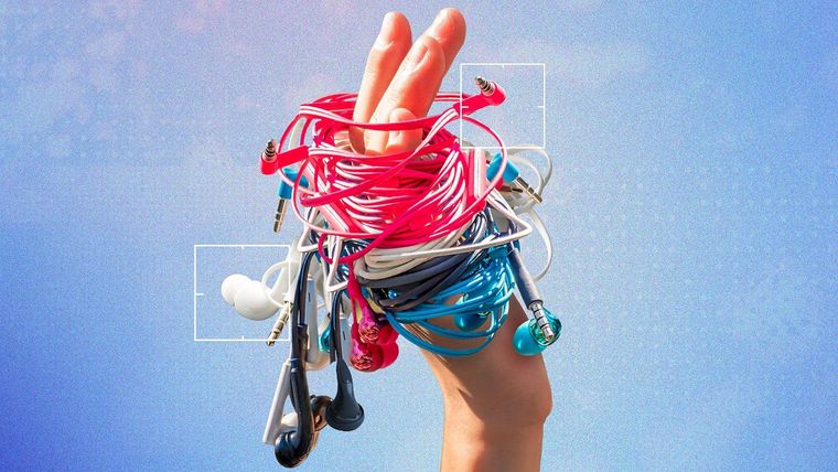 Los auriculares de cabe suelen ser más sencillos de usar y traer menos problemas.