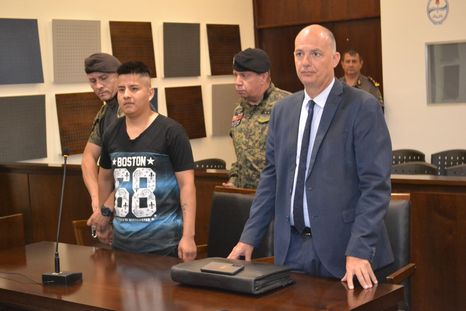 Vladimir Cayo (izquierda, junto a su abogado) confesó ser el autor del crimen de la Galería Tonsa. Foto: Ministerio Público Fiscal