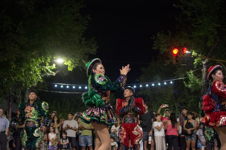 Se lució la edición carnavalera de Domingo en la Sarmiento.