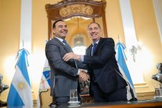 El ministro del Interior, Diego Santilli, visitó al gobernador de Corrientes, Gustavo Valdés, en busca de apoyos para las reformas en el Congreso. El ministro del Interior, Diego Santilli, visitó al gobernador de Corrientes, Gustavo Valdés, en busca de apoyos para las reformas en el Congreso.