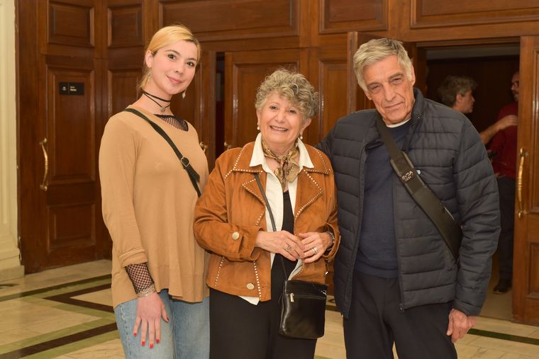 Camila González, Silvia Zeballos y Octavio Vitali.
