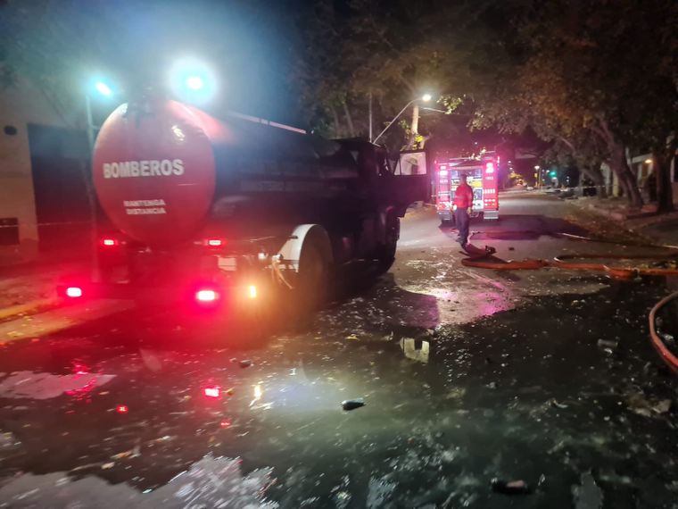 Bomberos se desplazaron hacia Luján de Cuyo y Godoy Cruz para sofocar dos incendios. Imagen ilustrativa.