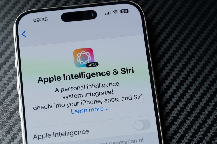 Apple trabaja en secreto en una nueva versión de Siri para competir con la inteligencia artificial de sus rivales.