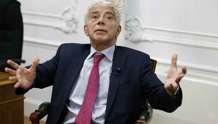 El ministro de Justicia, Mariano Cúneo Libarona, habilitó fuertes aumentos en los aranceles de los registros automotores Foto: EFE