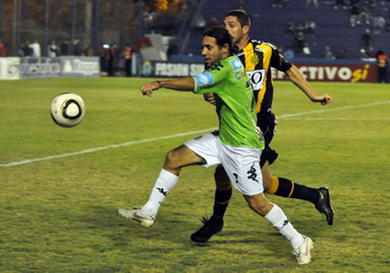 La Lepra derrotó al campeón de la B Nacional. Foto: Nacho Gaffuri / MDZ