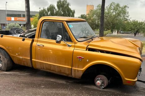 Como quedó la camioneta tras el accidente. Como quedó la camioneta tras el accidente.