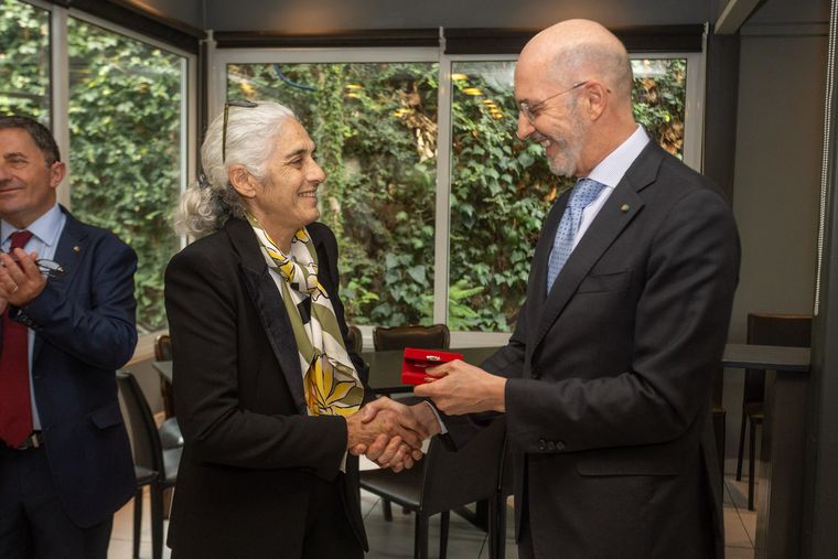 Beatriz Barbera fue distinguida por la Embajada de Italia. Beatriz Barbera fue distinguida por la Embajada de Italia.