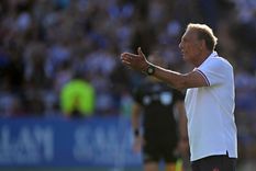 Miguel Russo destacó lo difícil que fue jugar por abajo en una cancha en mal estado. Igual, no es excusa y hay que mejorar, dijo. Foto: FotoBaires