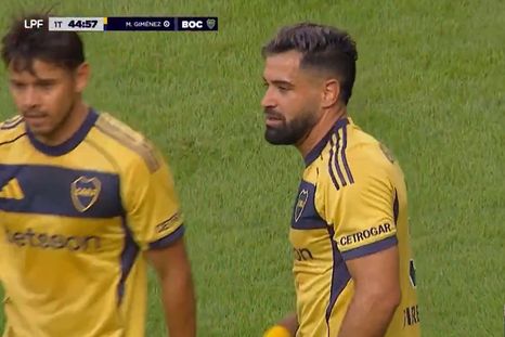 Milton Giménez festeja el 2-0 de Boca en Santiago del Estero. Milton Giménez festeja el 2-0 de Boca en Santiago del Estero.