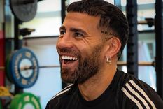 Nicolás Otamendi arribará al Millo con el pase en su poder.