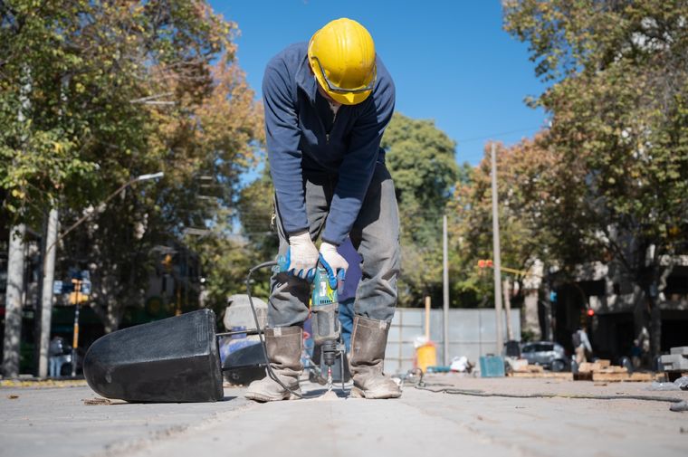 Las obras de la Avenida Godoy Cruz continúan de Patricias Mendocinas a Mitre. Las obras de la Avenida Godoy Cruz continúan de Patricias Mendocinas a Mitre.