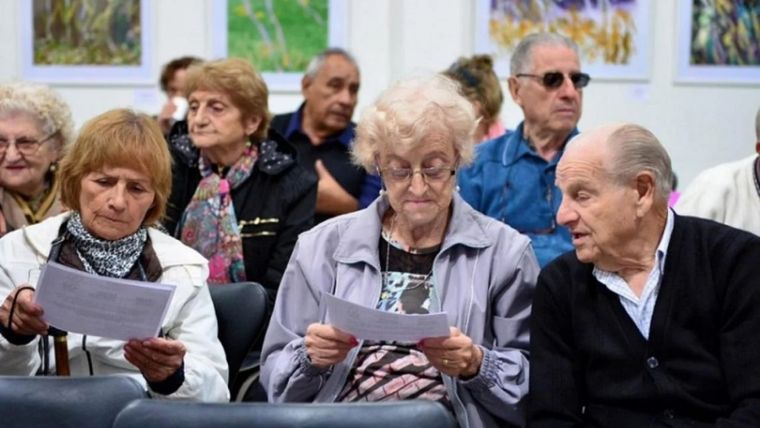 En junio los jubilados cobrarán el aguinaldo y los haberes con impacto de nueva movilidad. Foto: MDZ