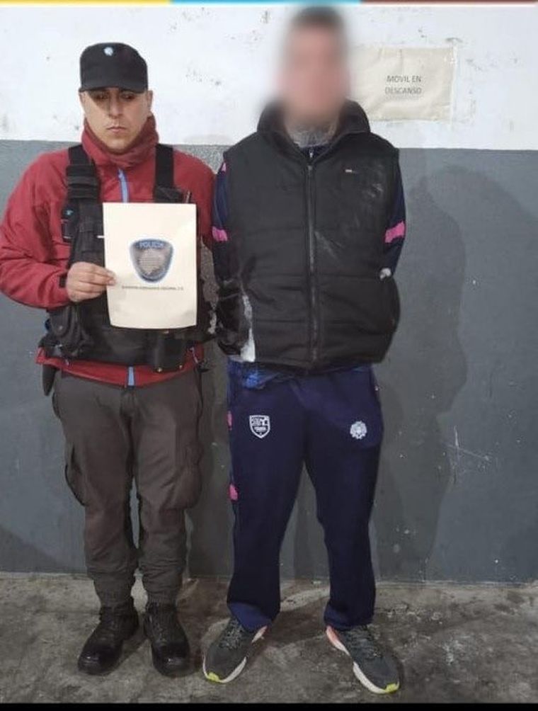 La imagen de la detención de Alberto Enrique Alejandro Grasso Rivaldi, uno de los acusados por el ataque a TN. La imagen de la detención de Alberto Enrique Alejandro Grasso Rivaldi, uno de los acusados por el ataque a TN.