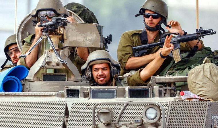 Soldados de Israel, atacando en Gaza. Foto: Efe.