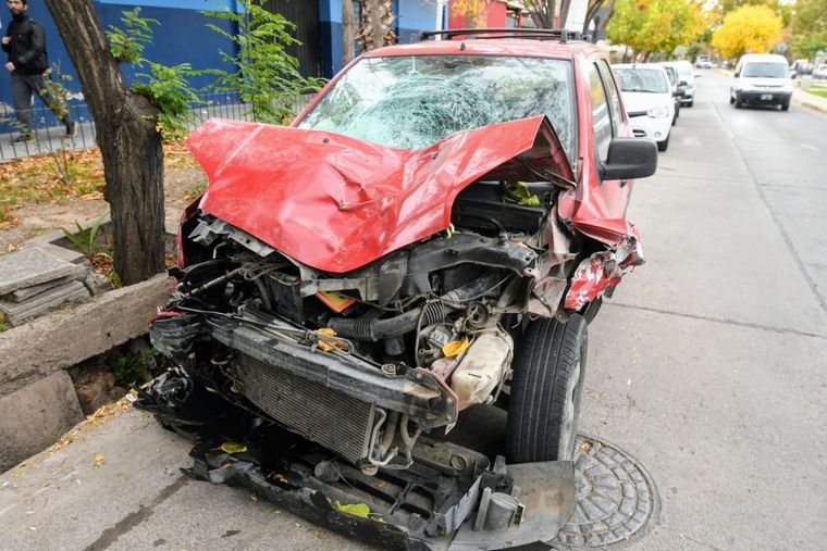 El vehículo del conductor que atropelló y mató en el Acceso Sur el pasado viernes Foto: Alf Ponce Mercado/MDZ