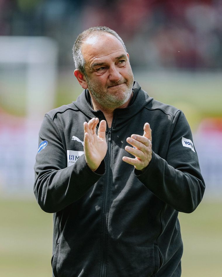 Frank Schmidt dirige al Heidenheim de Alemania ininterrumpidamente desde 2007. Frank Schmidt dirige al Heidenheim de Alemania ininterrumpidamente desde 2007.