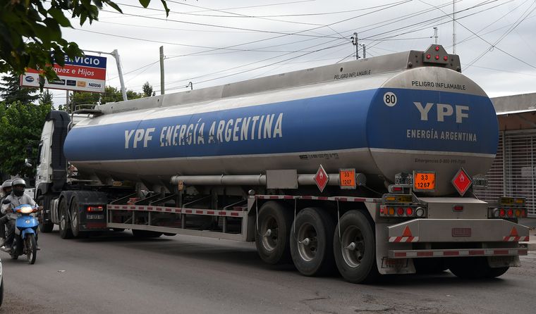 ypf camion cisterna combustible (3)