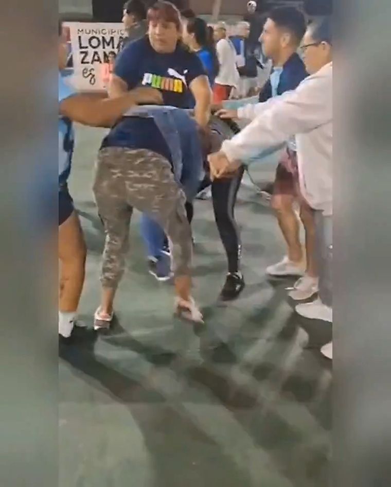 Natalia Zaracho terminó a las trompadas en un confuso episodio Foto: Captura de video