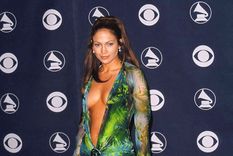 Foto: https://www.vanitatis.elconfidencial.com/estilo/moda/2020-03-31/tres-cosas-no-sabes-jungle-dress-jennifer-lopez_2526359/