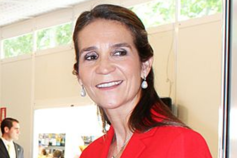 Conoce el increíble look de la infanta Elena. Foto: WIKIPEDIA