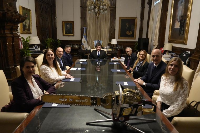 Javier Milei se reunió con representantes farmacéuticos&nbsp;