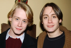 Macaulay Culkin cumplió años y hace rato que no se reúne con su hermano Kieran, el actor de Succession. Foto: Archivo