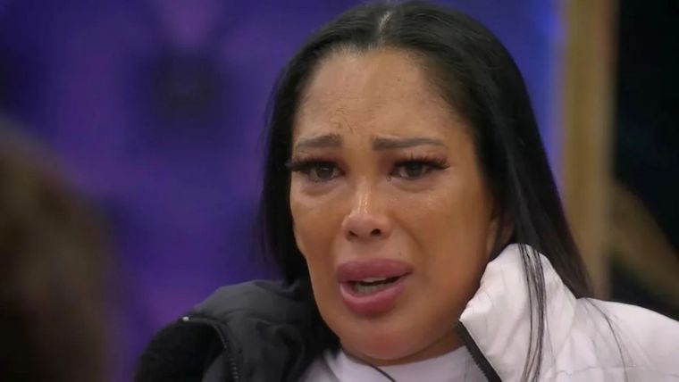 La Maciel fue notificada por la Policía Federal en un operativo que rompió el aislamiento de Gran Hermano. / Captura Telefe