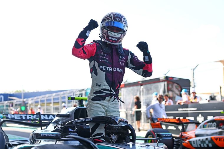 El joven piloto de apenas 18 años logró una histórica pole position para la carrera Sprint de mañana. Foto: @MercedesAMGF1