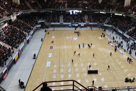 El Aconcagua Arena se utiliza unas 40 veces al año. El Aconcagua Arena se utiliza unas 40 veces al año.