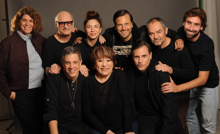 El elenco de La Ratonera está integrado por Carlos Belloso, Ludovico Di Santo, Romina Gaetani, Andrés Gil, Walter Quiroz, Carlos Santamaría y Malena Solda, con la participación especial de Betiana Blum. El elenco de La Ratonera está integrado por Carlos Belloso, Ludovico Di Santo, Romina Gaetani, Andrés Gil, Walter Quiroz, Carlos Santamaría y Malena Solda, con la participación especial de Betiana Blum.