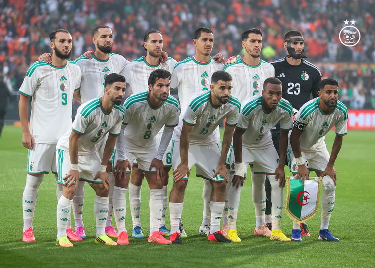El once inicial de Argelia frente a Países Bajos. El martes próximo será el primer rival de la Selección dirigida por Lionel Scaloni.&nbsp;