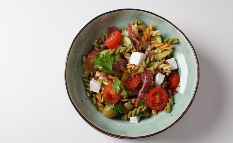 Ensalada de pasta con alcachofa Una verdadera delicia para hacer en pocos pasos. Foto: Shutterstock