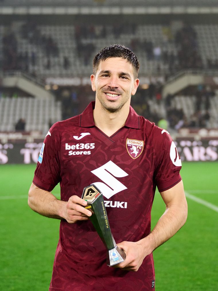 Giovanni Simeone juega actualmente en el Tornino. Giovanni Simeone juega actualmente en el Tornino.