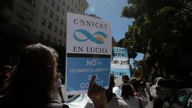 El paro de los trabajadores del CONICET incluirá charlas abiertas con investigadores, un acto central y una marcha con antorchas por la noche, seguida de una vigilia y acampe hasta la mañana del jueves. El paro de los trabajadores del CONICET incluirá charlas abiertas con investigadores, un acto central y una marcha con antorchas por la noche, seguida de una vigilia y acampe hasta la mañana del jueves.